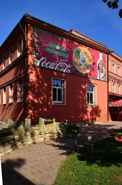 Grand Hotel Jaroměř מראה חיצוני תמונה